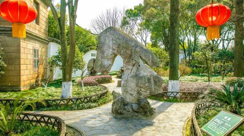 Hexin Garden museum with cultural relics and Buddha statues
