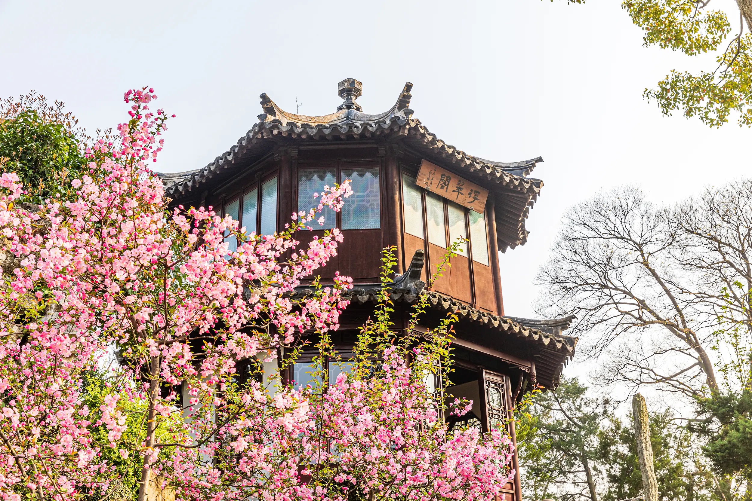 Fucuige Pavilion in the Humble Administrator’s Garden, Suzhou – a classical Chinese structure known for its elegant wooden framework and distinctive roof design.
