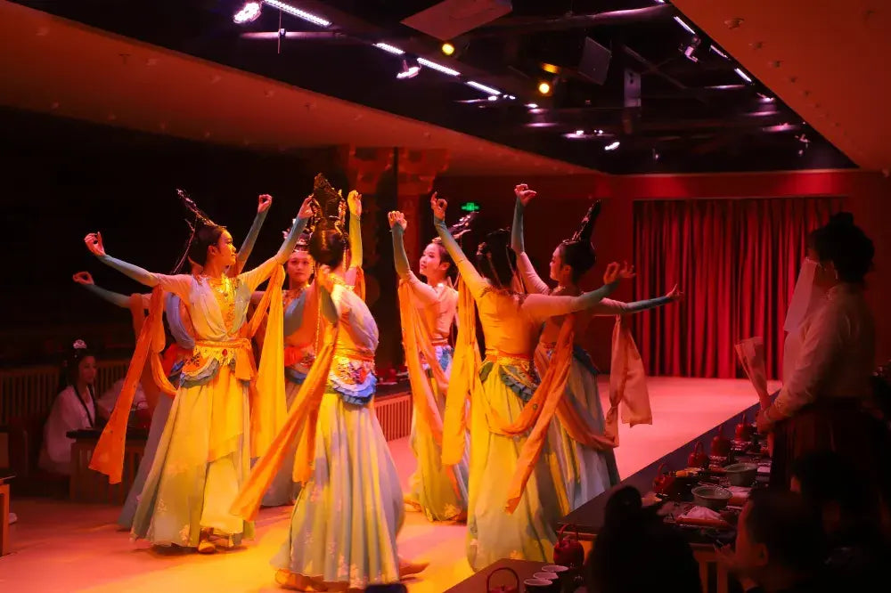 Immersive palace banquet performance in Shanghai with traditional dance